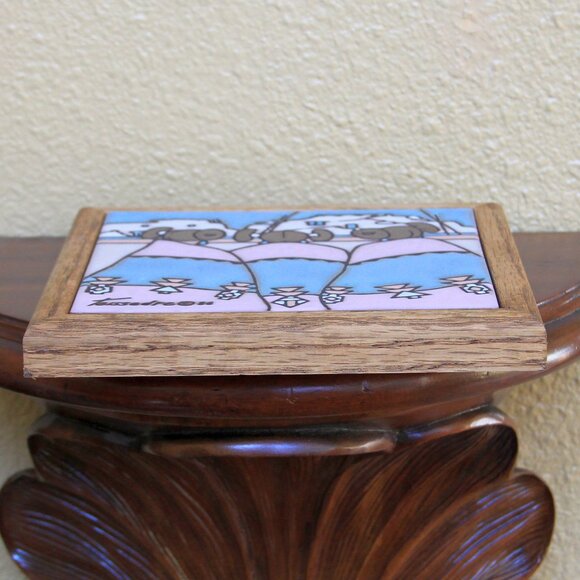 1986 Cleo Teissedre Tile Trivet of Three Navajo Women in Pink and Light Blue - Picture 7 of 9